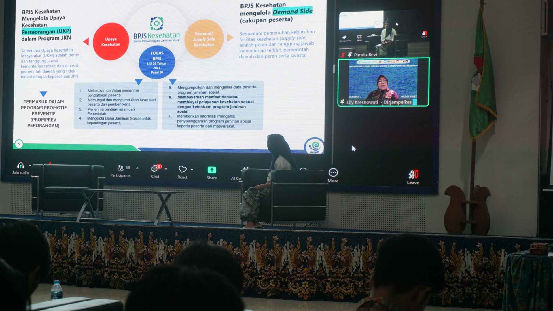 Penyampaian materi pertama oleh Ibu dr. Lily Kresnowati, M.Kes (Epid)